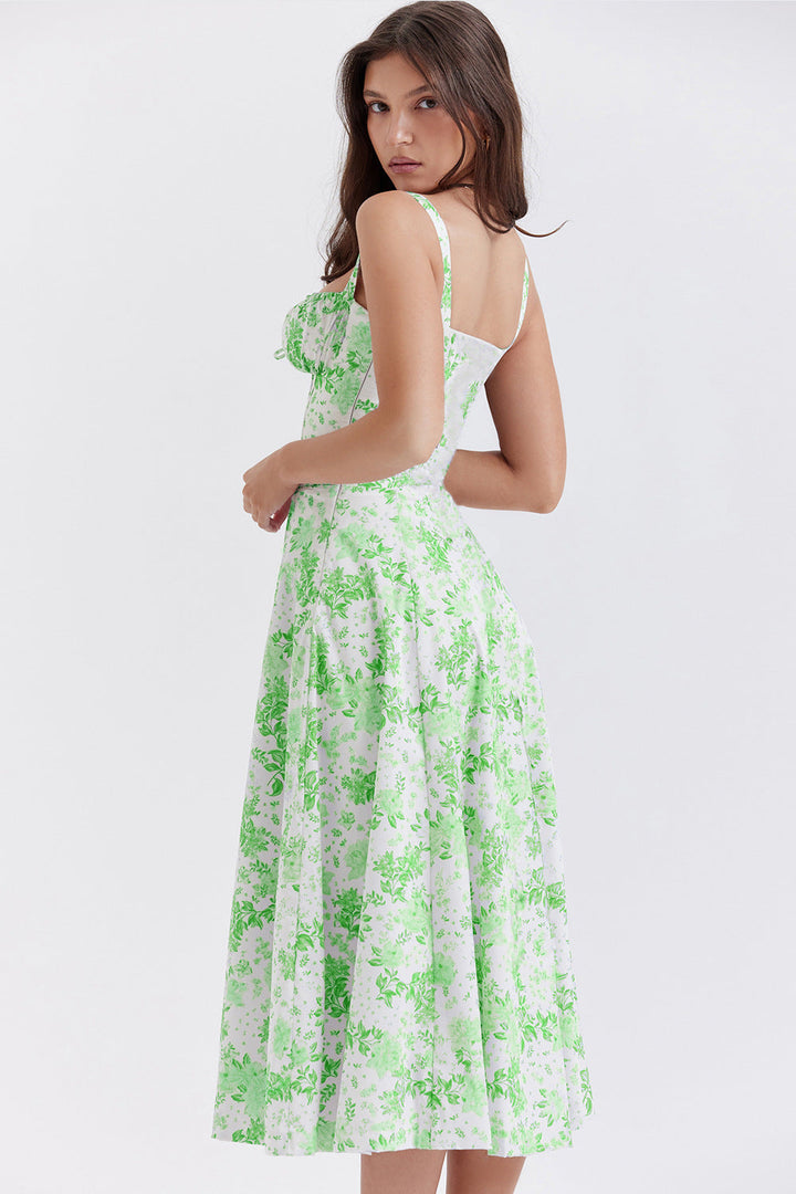 Abito estivo donna floreale verde e bianco, lunghezza midi, spalline sottili, stile casual elegante, perfetto per la moda primavera estate.