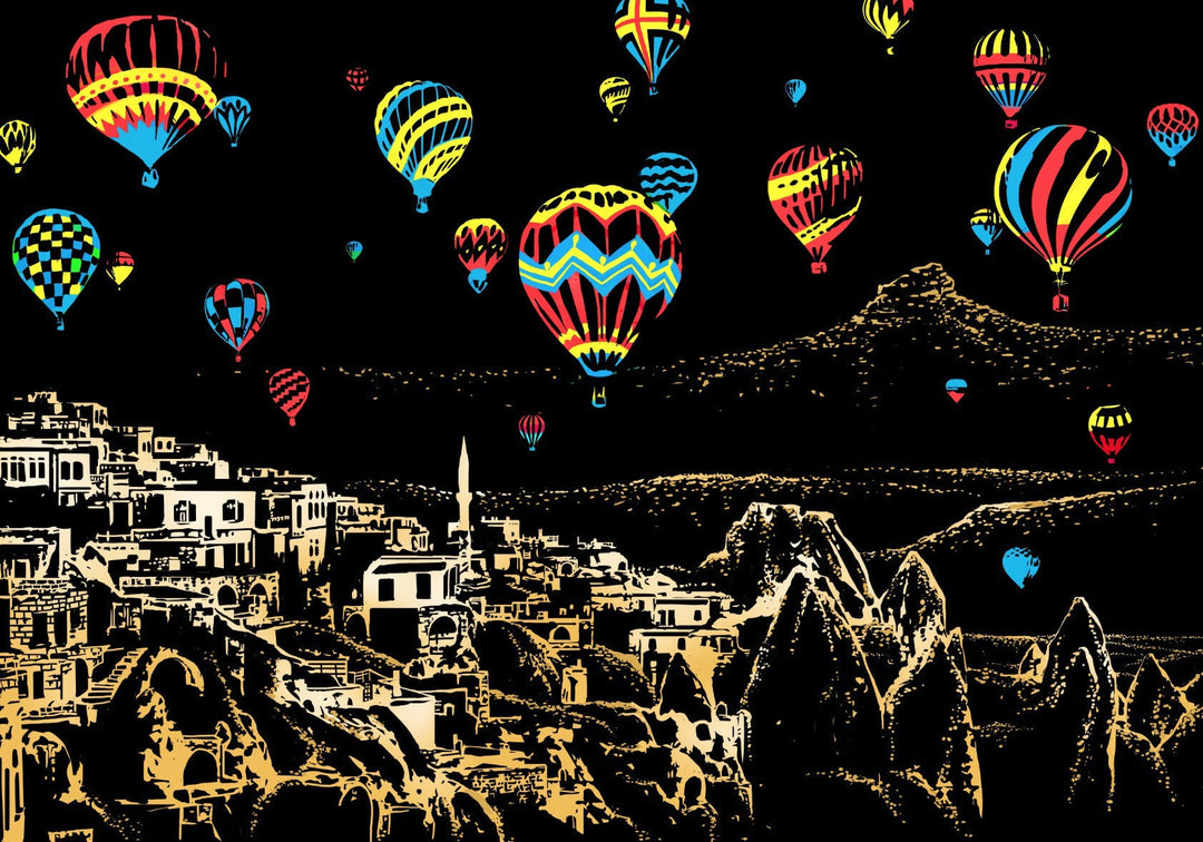 Mongolfiere colorate volano sopra paesaggio notturno di Cappadocia, Turchia. Scena suggestiva con cielo stellato e formazioni rocciose uniche.