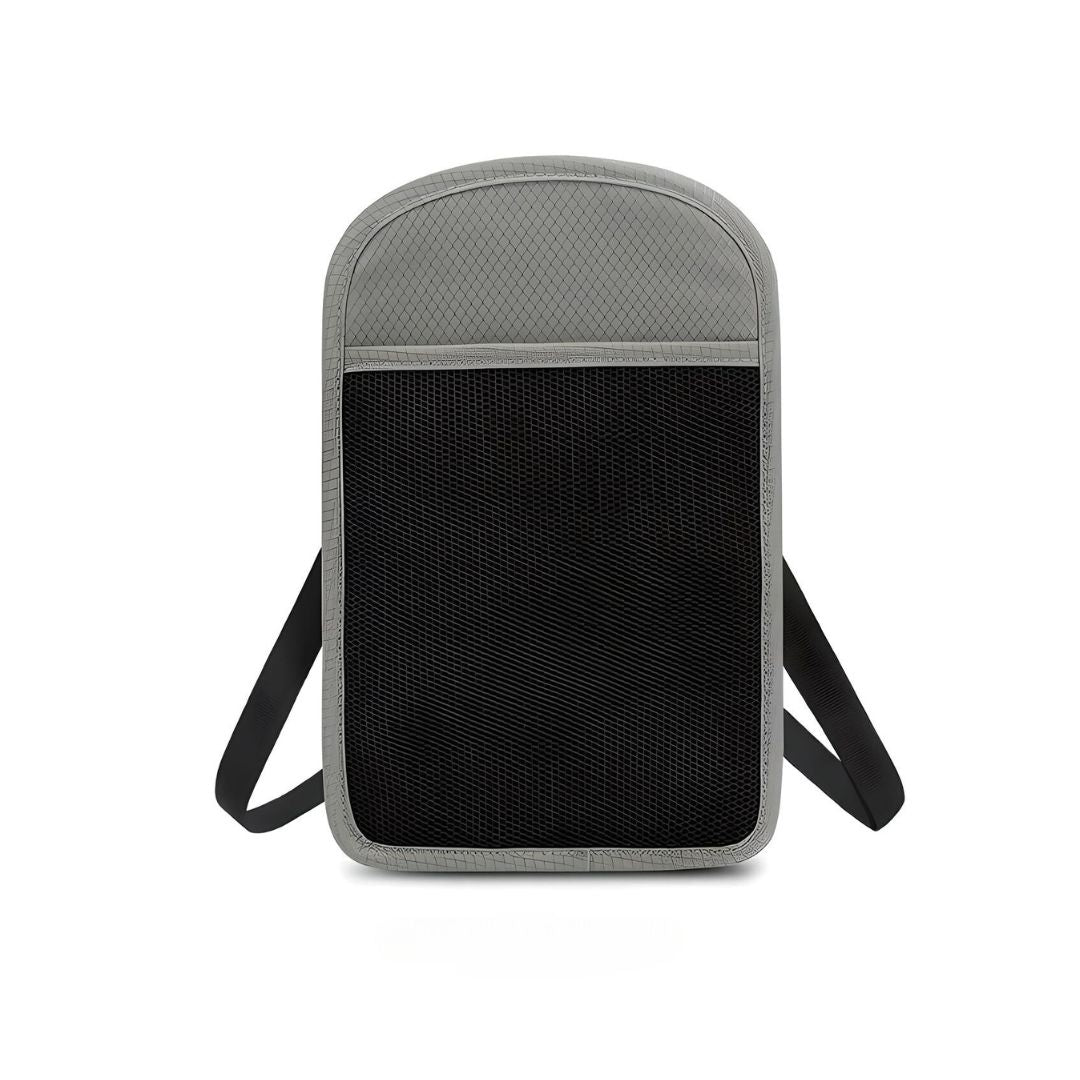 Zaino antifurto grigio e nero, design minimalista, tasca frontale in rete, spallacci regolabili. Ideale per viaggi e uso quotidiano.