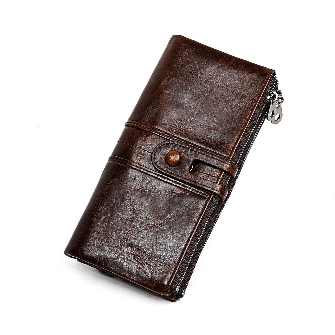 Portafoglio in pelle marrone scuro con chiusura a bottone e cerniera, design elegante e funzionale, accessorio moda uomo e donna.