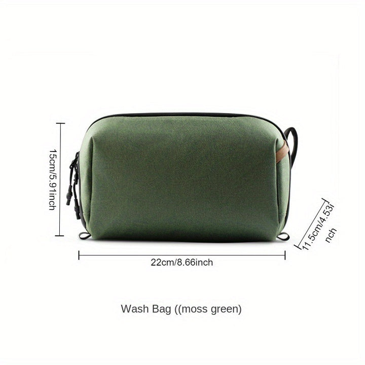 Borsa da toilette verde muschio, dimensioni 22x15x11,5 cm, design compatto e resistente, ideale per viaggi e organizzazione accessori bagno.