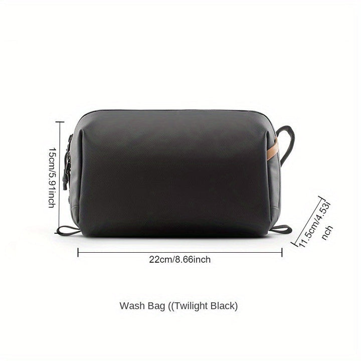 Borsa da toilette nera, dimensioni 22x15x11,5 cm, con cerniera e manici laterali. Ideale per viaggi, resistente e compatta.