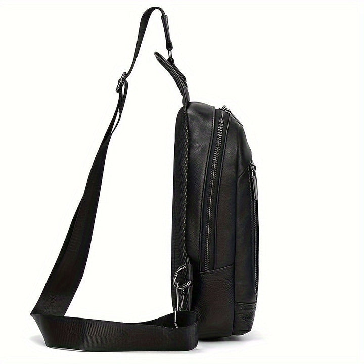 Zaino in pelle nera con tracolla regolabile, design elegante e moderno, ideale per lavoro e viaggio. Tasche multiple con cerniera.