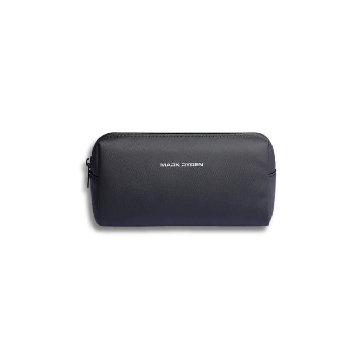 Astuccio nero Mark Ryden, design elegante e compatto, ideale per organizzare accessori. Perfetto per viaggi e uso quotidiano.