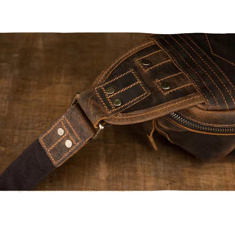 Cintura in pelle marrone vintage con cuciture robuste e dettagli in metallo, stile retrò, accessorio moda uomo, alta qualità artigianale.
