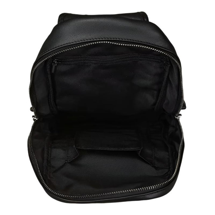 Zaino nero in pelle aperto, con tasca interna e cerniera, ideale per scuola o lavoro. Design elegante e spazioso. Accessorio moda unisex.