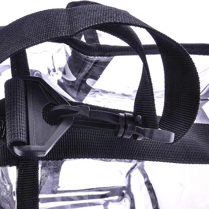 Zaino trasparente in PVC con cinghie nere regolabili e fibbia robusta. Ideale per scuola, lavoro, eventi sportivi. Resistente e pratico.