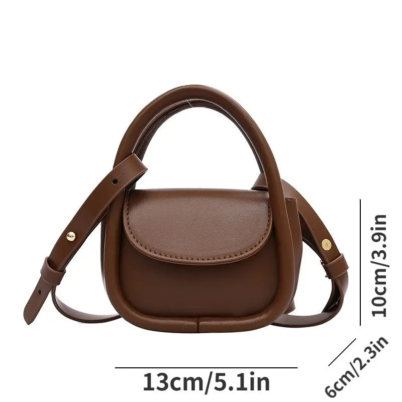 Borsa a tracolla mini in pelle marrone, dimensioni 13x10x6 cm, design elegante e compatto, ideale per moda donna e accessori di tendenza.