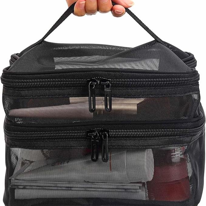Borsa organizer trasparente nera con doppia cerniera, ideale per cosmetici e accessori da viaggio. Design compatto e manico superiore per facile trasporto.