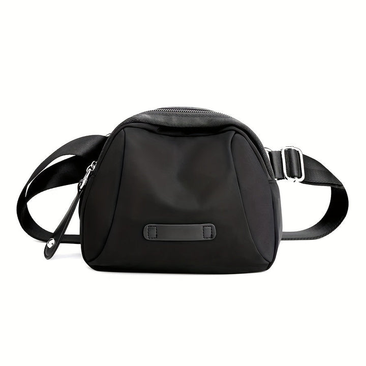 Borsa a tracolla nera in nylon, design compatto e moderno, con cerniera superiore e cinturino regolabile. Accessorio moda unisex elegante e pratico.