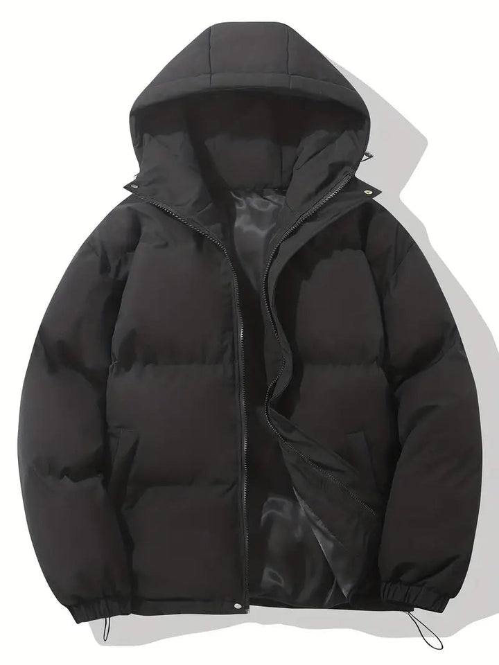 Giacca invernale nera imbottita con cappuccio, design moderno, chiusura a zip, ideale per uomo, moda casual, abbigliamento caldo e confortevole.