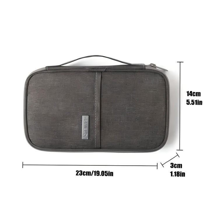 Custodia organizer da viaggio nera, dimensioni 23x14x3 cm, con manico superiore. Ideale per accessori elettronici, resistente e compatta.