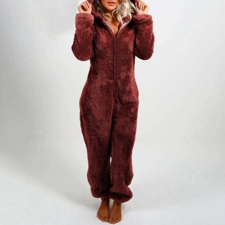 Tuta intera in pile marrone, donna, con cappuccio, comoda e calda, ideale per l'inverno. Abbigliamento casual, moda femminile, comfort domestico.