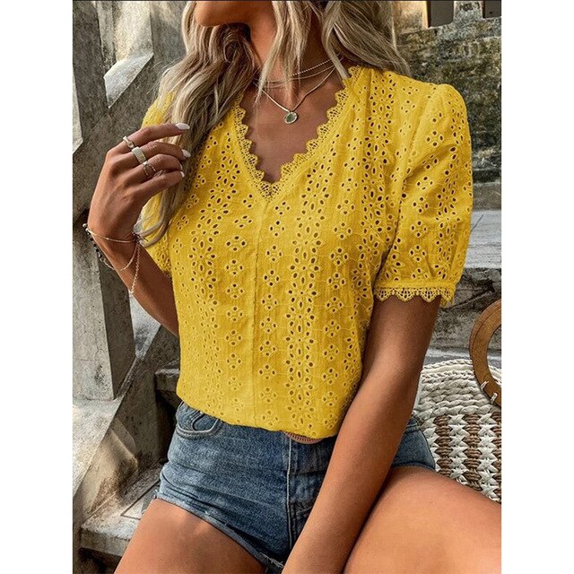 Donna in Pizzo Manica Corta Scollo a V