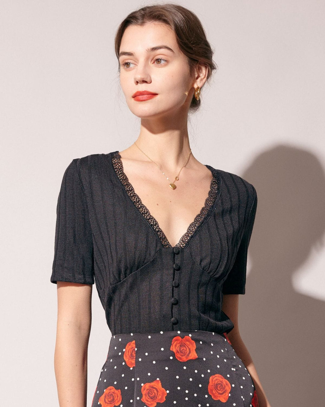 T-shirt Donna Scollo a V Stile Raffinato