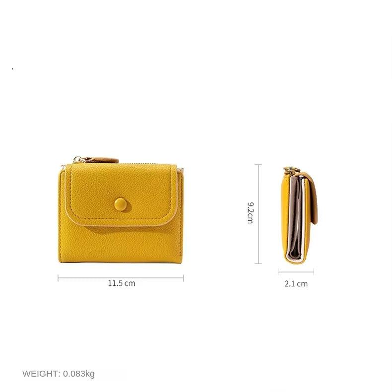 Portafoglio donna giallo in pelle, compatto, dimensioni 11,5x9,2x2,1 cm, chiusura a bottone, leggero 0,083 kg, elegante e pratico.