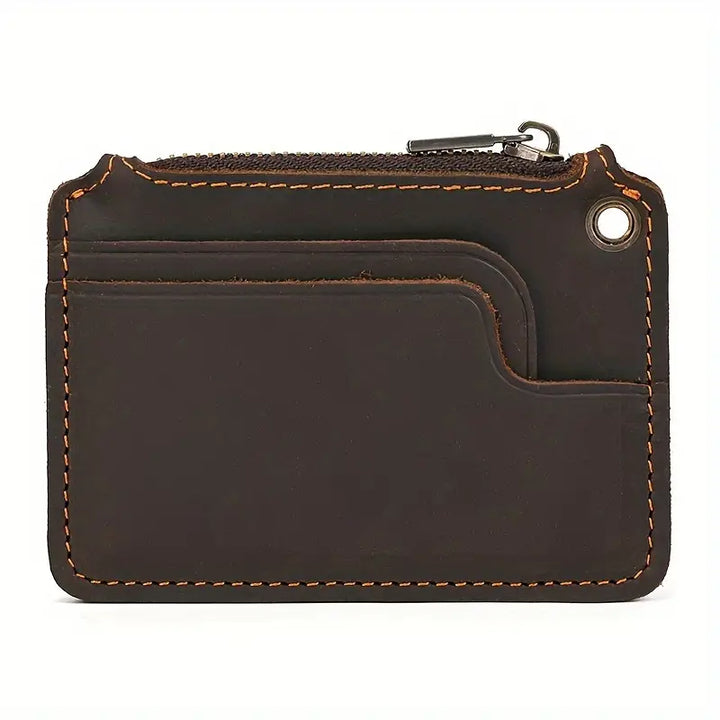 Portafoglio in pelle marrone scuro con cuciture arancioni, tasche multiple e chiusura con zip. Design compatto e funzionale per carte e contanti.