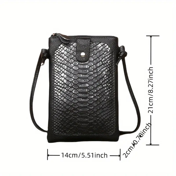 Borsa a tracolla nera in pelle con texture a serpente, dimensioni 14x21x2 cm. Elegante e compatta, ideale per smartphone e accessori essenziali.