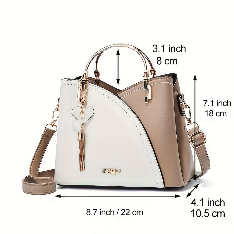 Borsa a tracolla donna in pelle PU, design bicolore bianco e beige, con ciondolo a cuore, manico e tracolla regolabile, dimensioni 22x10.5x18 cm.