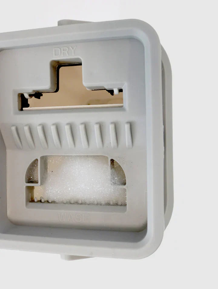 Dispenser detersivo lavastoviglie, scomparti asciugatura e lavaggio, plastica grigia, elettrodomestico cucina, ricambio lavastoviglie.