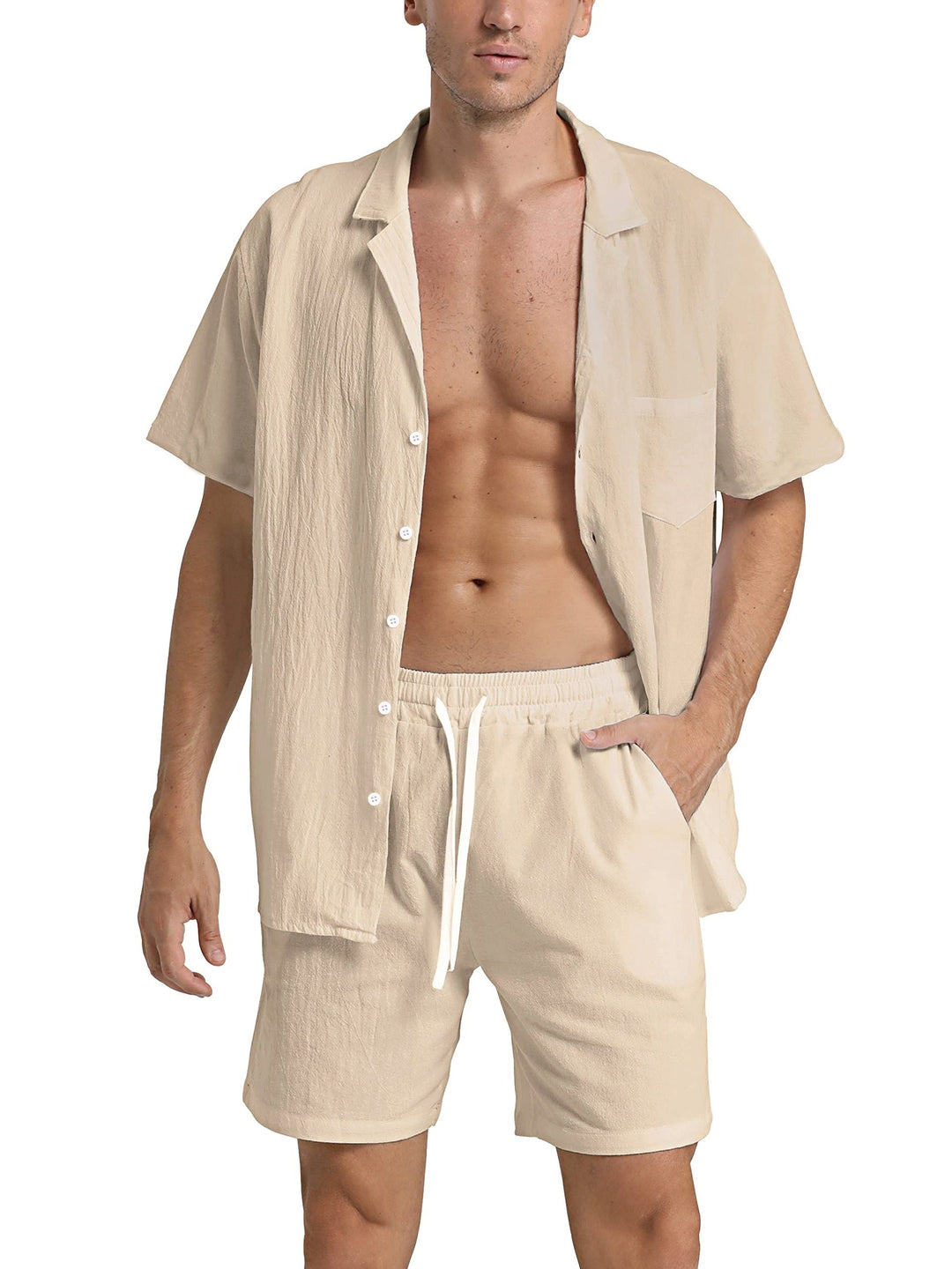 Camicia e pantaloncini beige da uomo, tessuto leggero, stile casual estivo, abbigliamento moda maschile, perfetto per look rilassato e confortevole.