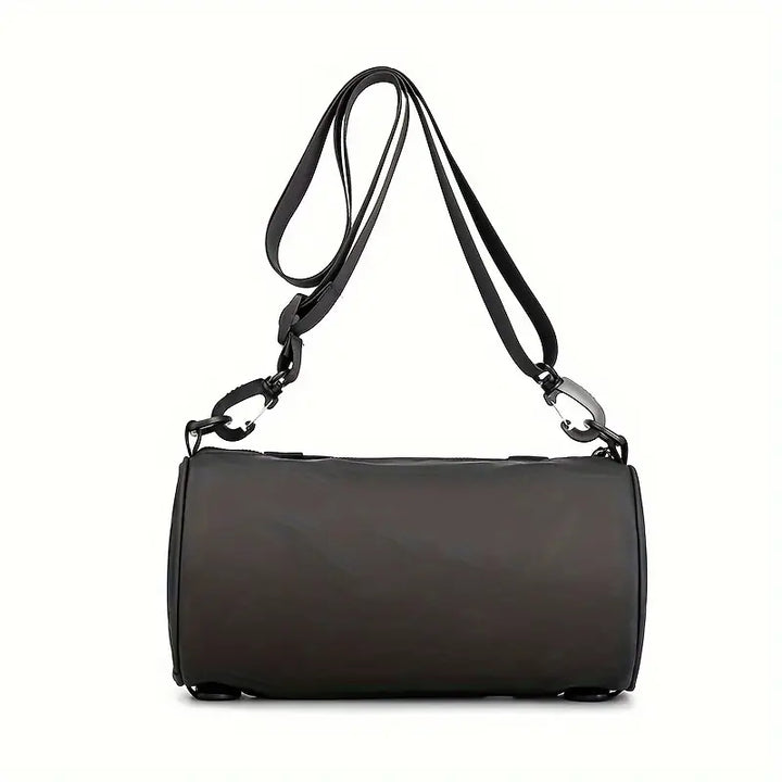 Borsa a tracolla nera in pelle, design cilindrico, con cinghia regolabile e dettagli metallici. Accessorio moda elegante e versatile.