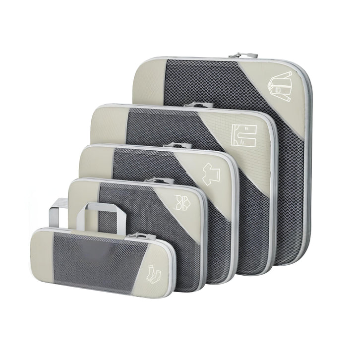 Set di organizer da viaggio in tessuto grigio e beige, cinque pezzi con cerniera, ideali per valigie, ottimizzazione spazio bagagli, accessori viaggio.