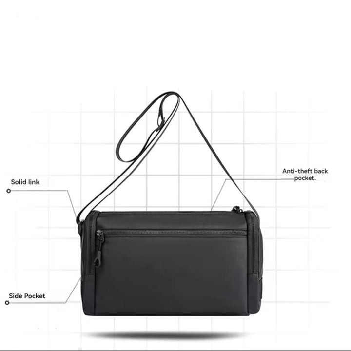 Borsa a tracolla nera unisex con tasca posteriore antifurto, tasca laterale e tracolla regolabile. Design moderno e funzionale per viaggi e lavoro.