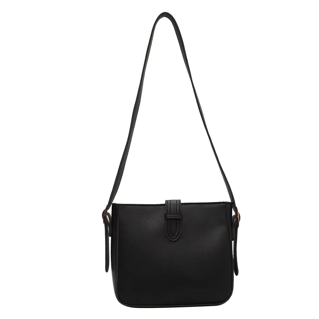 Borsa a tracolla nera in pelle, design elegante e minimalista, ideale per moda donna, accessorio versatile per ogni occasione.