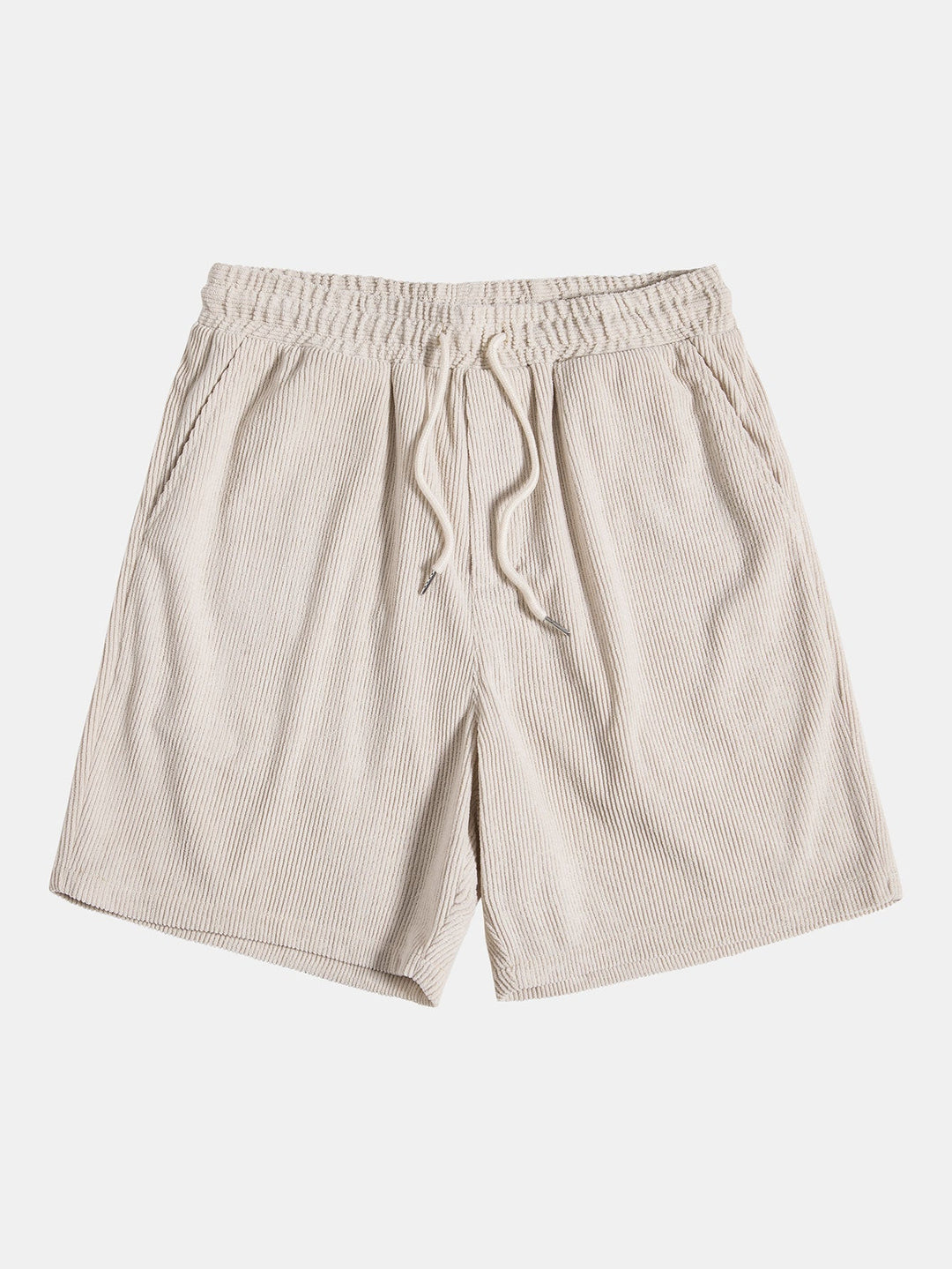 Pantaloncini beige a righe verticali, elastico in vita con laccio, tasche laterali. Ideali per l'estate, moda casual uomo.