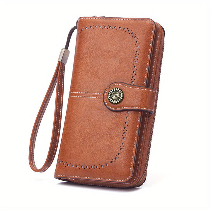 Portafoglio donna in pelle marrone con cinturino, chiusura a bottone decorativa, design elegante e spazioso. Accessorio moda femminile.