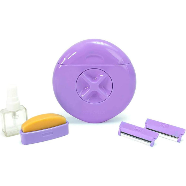 Set da viaggio per rasatura femminile, include rasoio portatile viola, lame di ricambio, sapone e flacone spray. Ideale per pelle liscia ovunque.