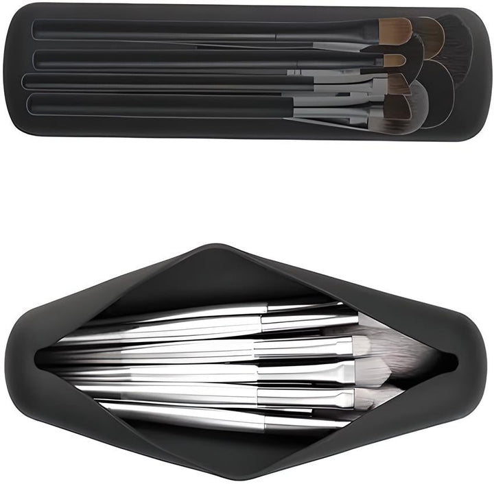 Set di pennelli da trucco professionali in custodia nera, ideale per applicazione di cosmetici. Accessori essenziali per make-up artist e appassionati.