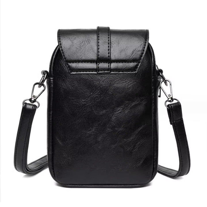 Borsa a tracolla in pelle nera, design elegante e compatto, con chiusura a patta e tracolla regolabile. Accessorio moda versatile per donna.