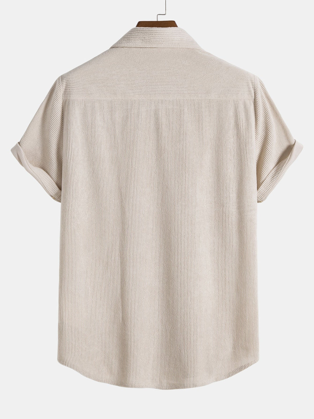 Camicia beige a righe verticali, maniche corte, colletto classico, tessuto leggero, stile casual, perfetta per l'estate.