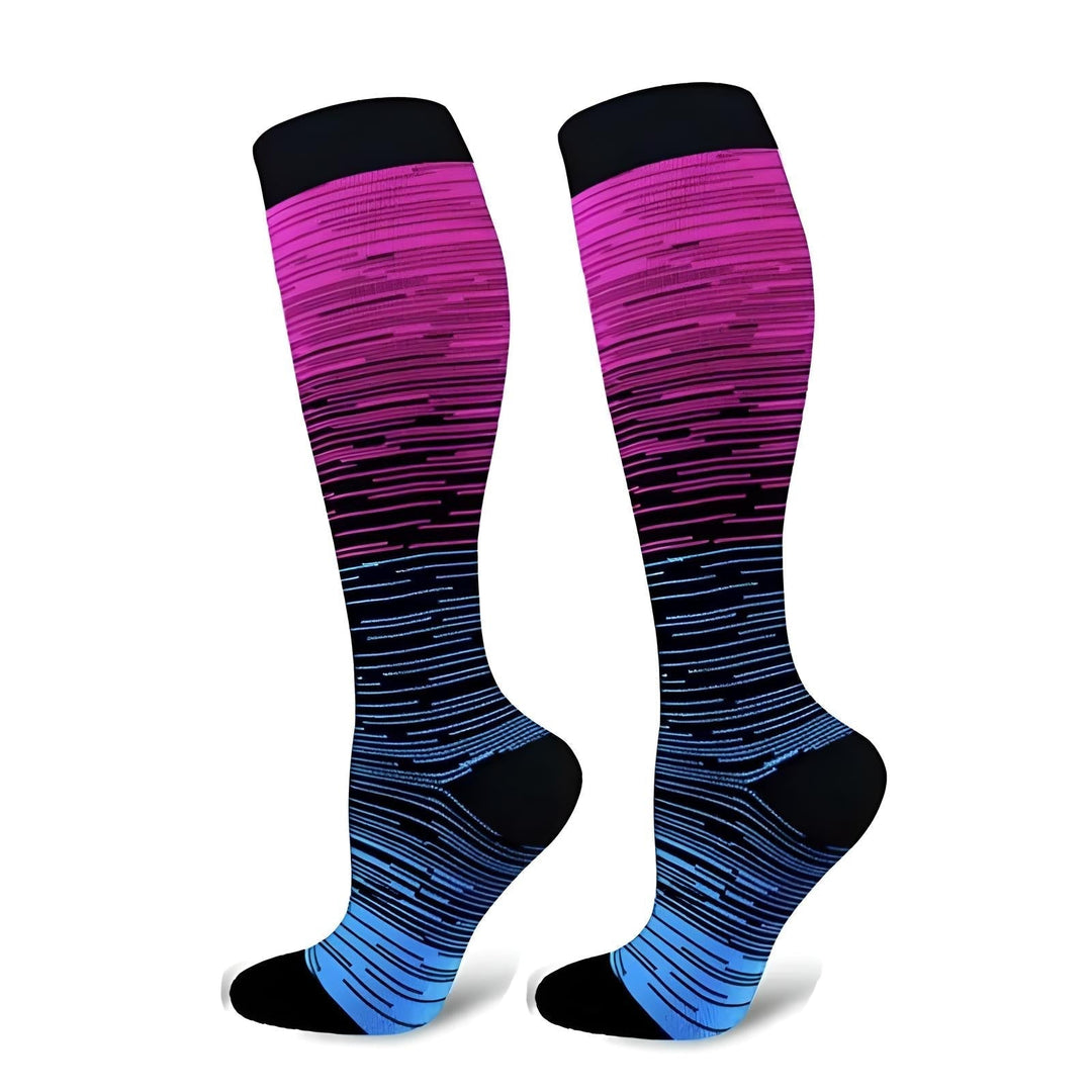 Calze a compressione colorate, sfumatura viola e blu, design moderno, unisex, ideali per sport e viaggi, migliorano la circolazione sanguigna.