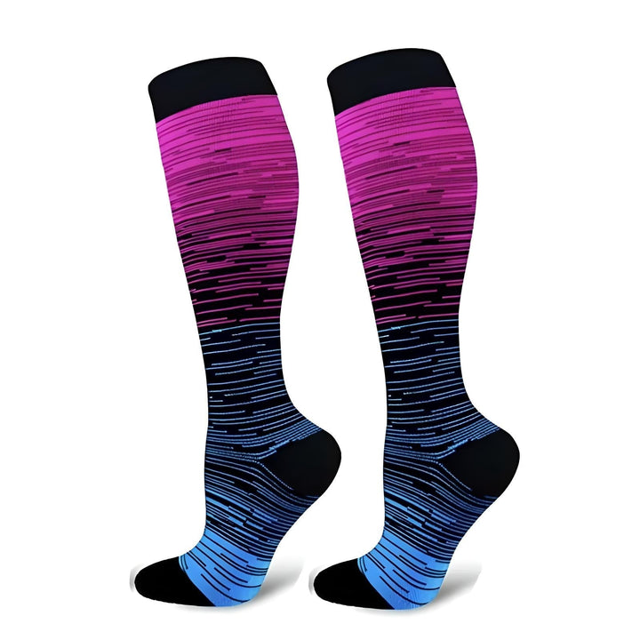 Calze a compressione colorate, sfumatura viola e blu, design moderno, unisex, ideali per sport e viaggi, migliorano la circolazione sanguigna.