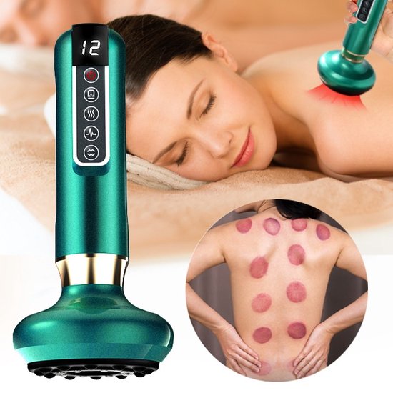 Dispositivo massaggio a ventosa verde, display digitale, usato su schiena per terapia coppettazione, sollievo muscolare, benessere fisico.