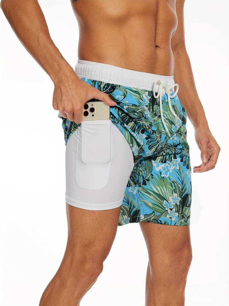 Uomo in costume da bagno floreale blu con tasca laterale per smartphone, design estivo, moda mare, abbigliamento da spiaggia, comfort e stile.