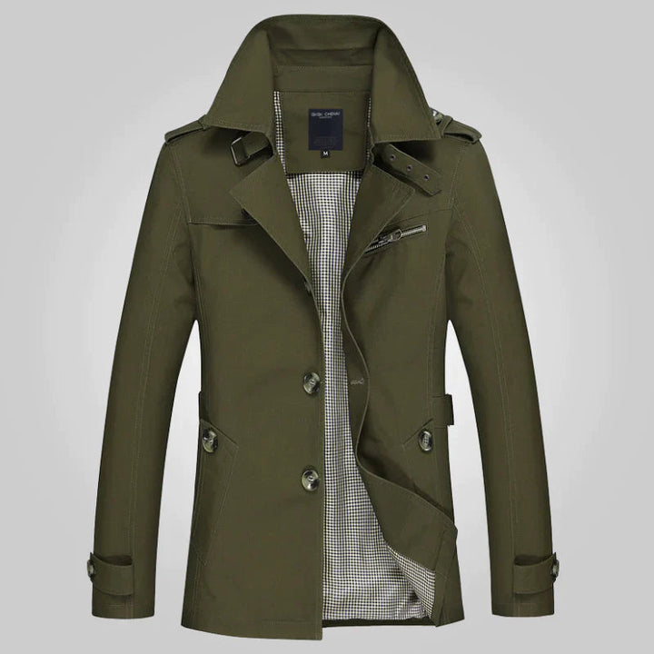 Giacca uomo verde militare, doppio petto, con colletto alto e fodera a quadri. Elegante e versatile, ideale per moda autunnale e invernale.
