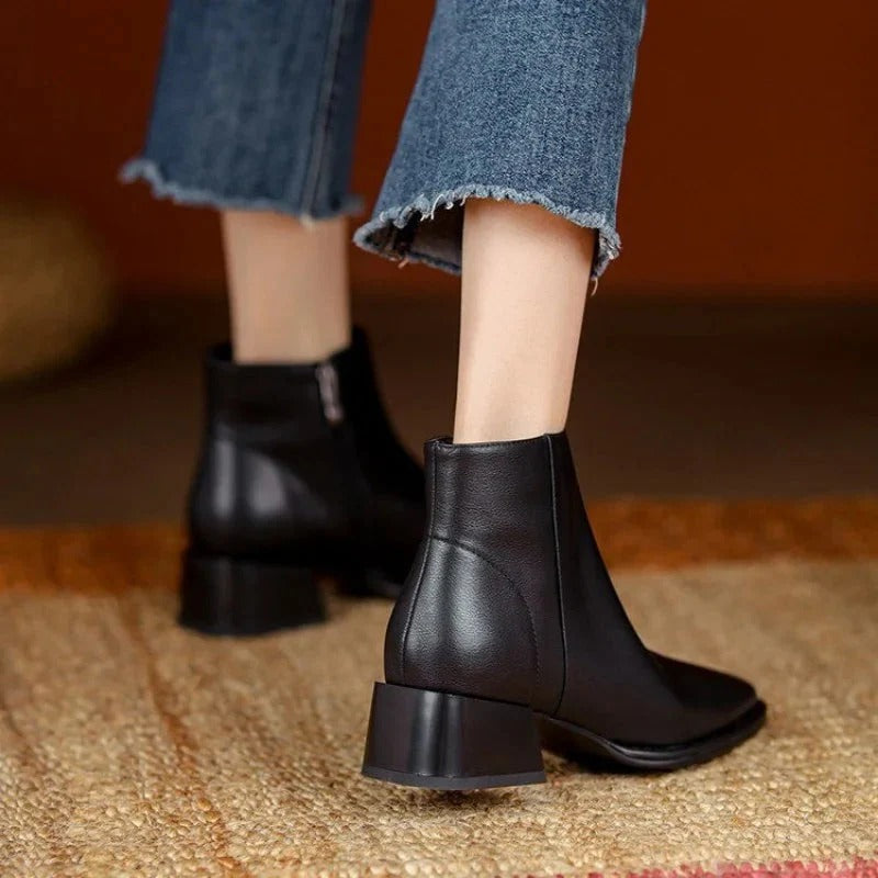 Stivali Donna in Pelle Tacco Basso