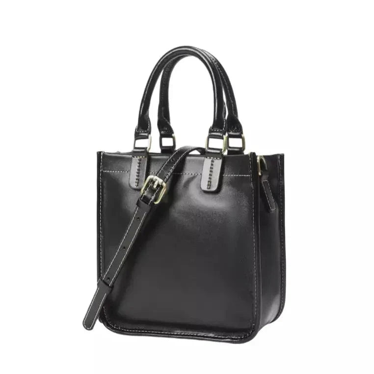 Borsa a mano in pelle nera lucida con manici e tracolla regolabile, design elegante e moderno, ideale per moda donna e accessori di lusso.