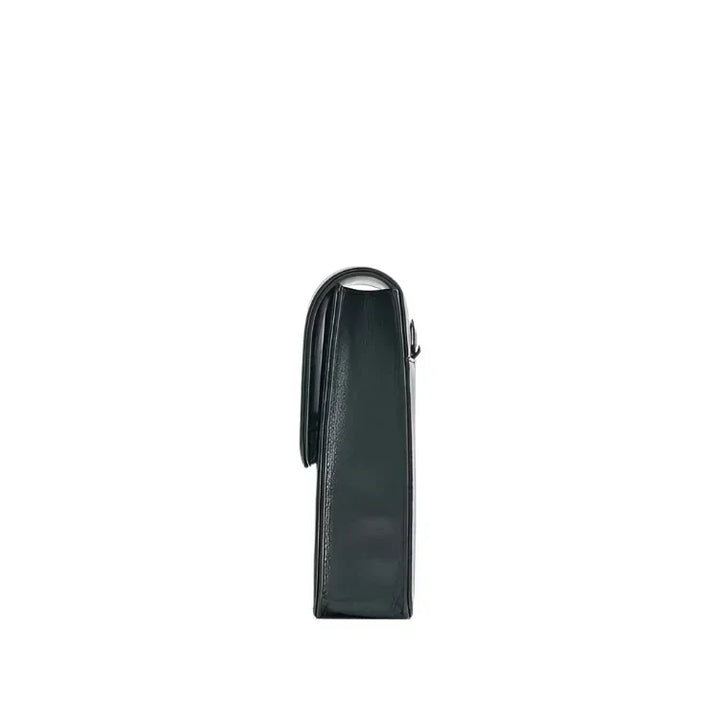 Borsa a tracolla in pelle nera, vista laterale. Design elegante e minimalista, ideale per moda uomo e donna. Accessorio di lusso.