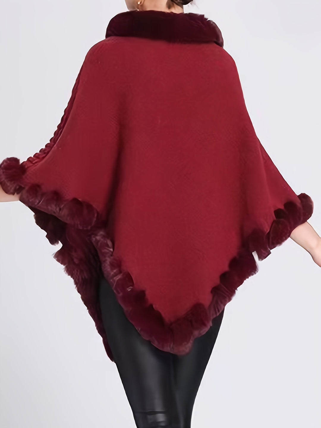 Poncho Donna in Acrilico Lavorato a Maglia Bordo Pelliccia Morbido