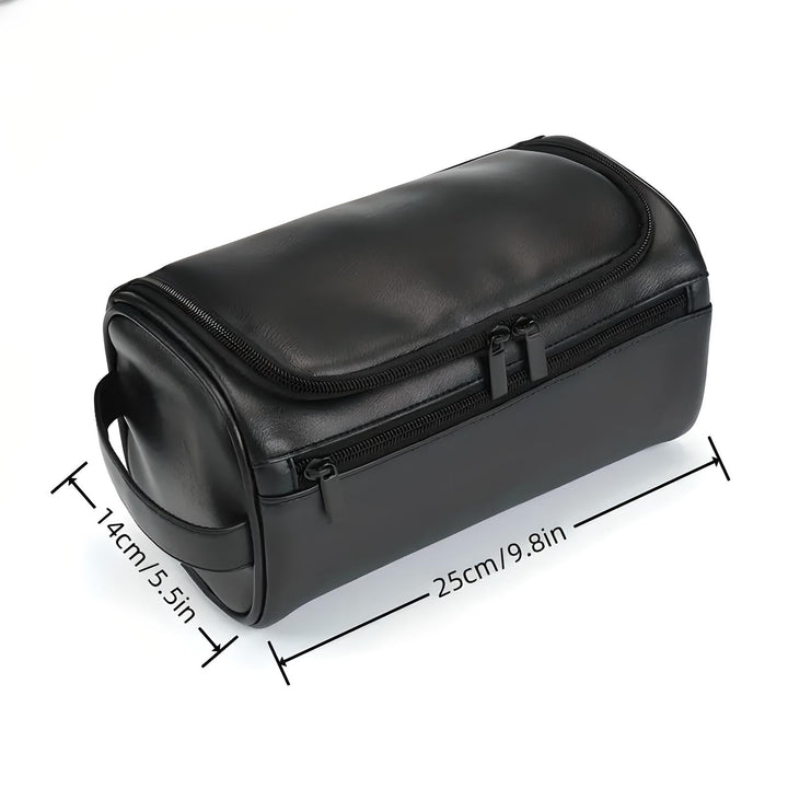Borsa da toilette in pelle nera, dimensioni 25x14 cm, con doppia cerniera e manico laterale. Elegante e pratica per viaggi e organizzazione.