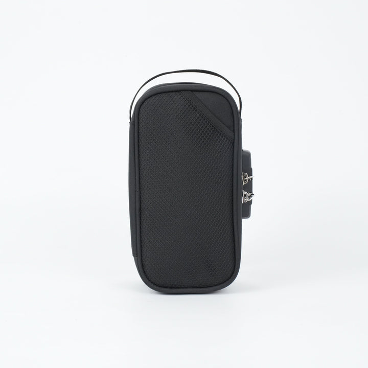 Custodia nera per fotocamera, design compatto e resistente, con cerniera e manico superiore. Ideale per protezione e trasporto sicuro.