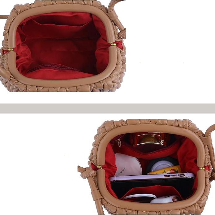 Borsa a tracolla beige in pelle intrecciata con interno rosso, tasche multiple, design elegante e compatto, ideale per moda donna e accessori.