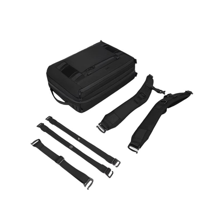 Zaino da viaggio nero modulare con cinghie regolabili, design elegante e funzionale, ideale per viaggi e lavoro. Accessori inclusi.