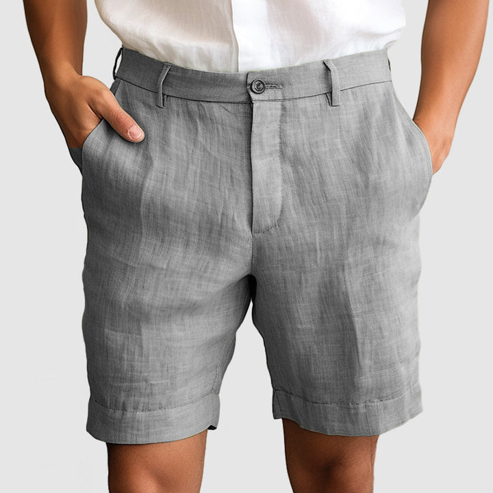 Pantaloncini uomo in lino grigio, eleganti e leggeri, perfetti per l'estate. Design moderno con tasche laterali, ideale per look casual.