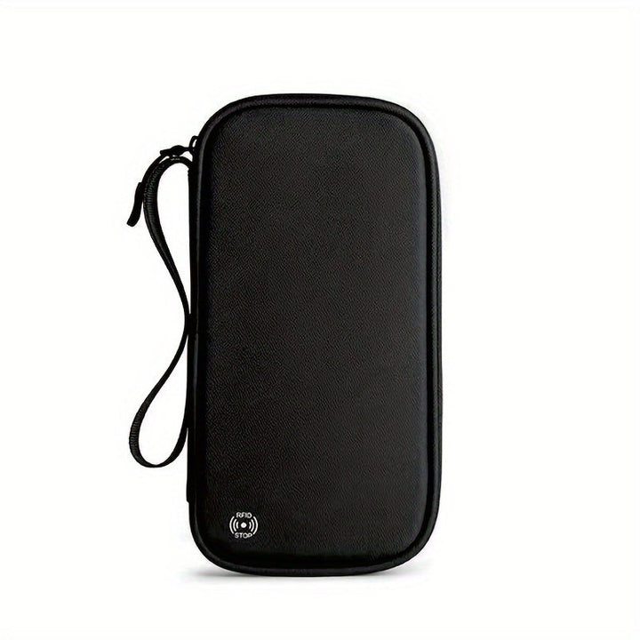Custodia nera per dispositivi elettronici, con chiusura a zip e cinturino da polso. Design elegante e compatto, ideale per viaggi e protezione.
